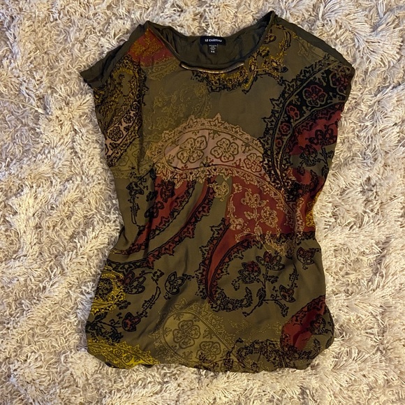le chateau Tops - Le Chateau Olive and Burgundy Paisley Short Sleeve Top